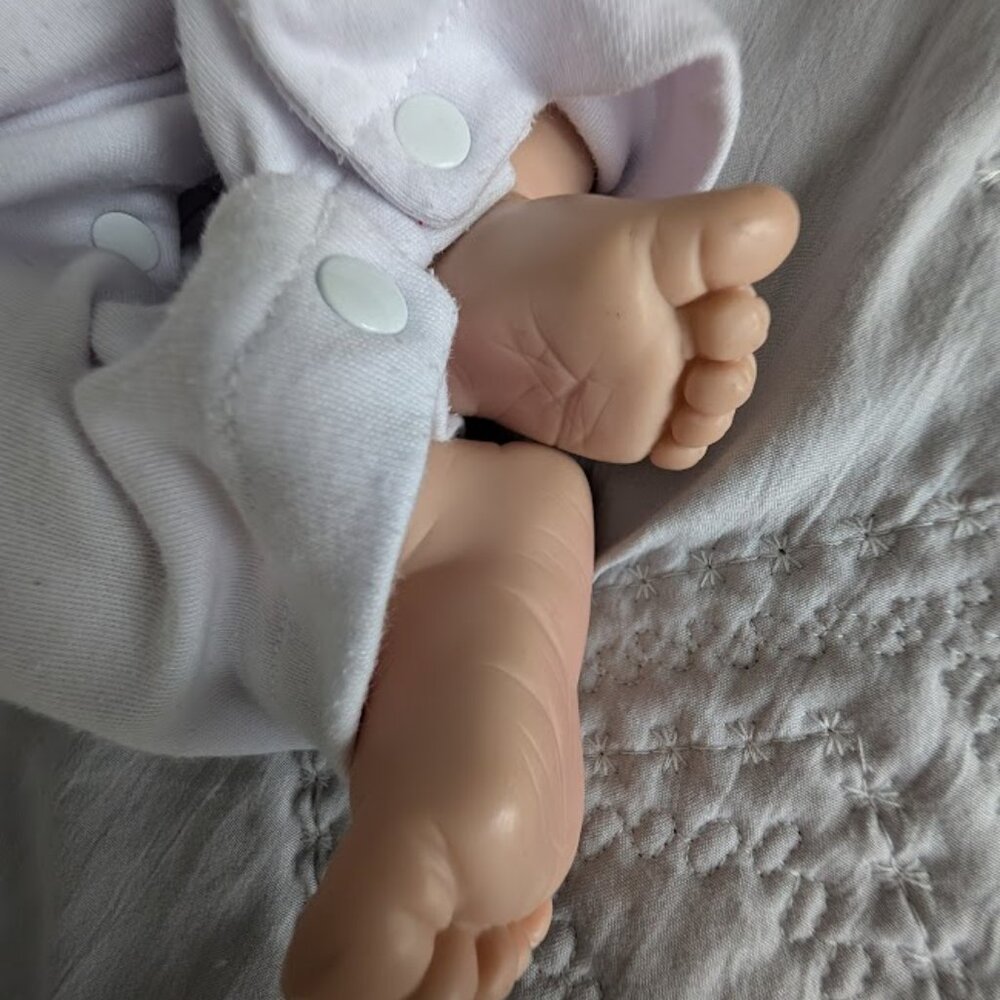 Vintage 1997 Madame Alexander Babble Baby Doll Laughs Babbles Coughs Blond Hair - Picture 5 of 16
